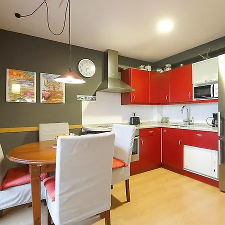 Bright 2 Bedrooms And 2 Bathrooms, Balcony And Views 公寓