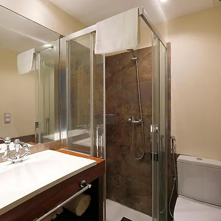 Apartment Bright 2 Bedrooms And 2 Bathrooms, Balcony And Views