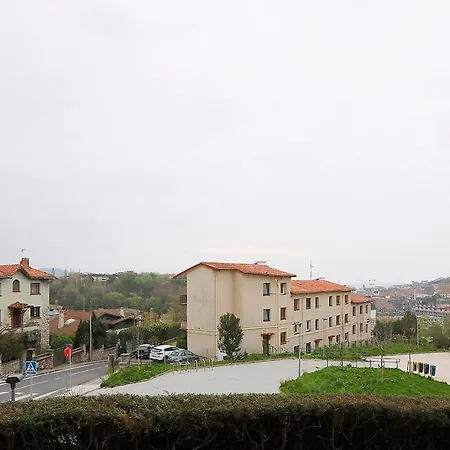 Bright 2 Bedrooms And 2 Bathrooms, Balcony And Views 公寓 *